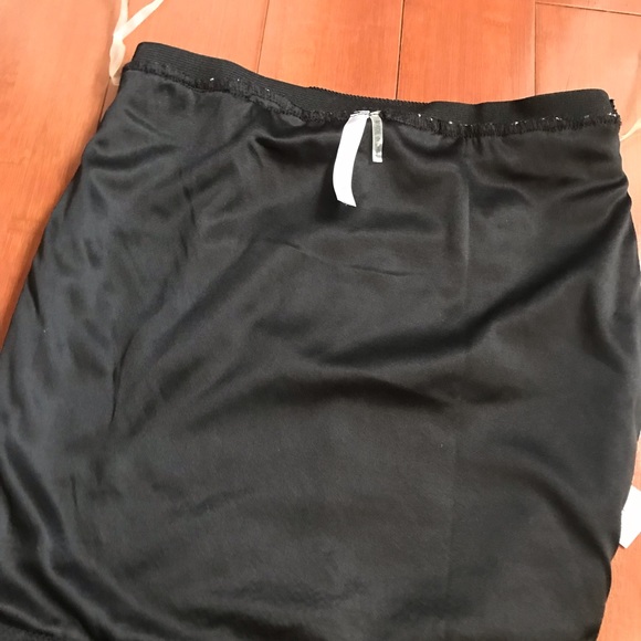 Black and gold sequin mini skirt - Picture 4 of 5